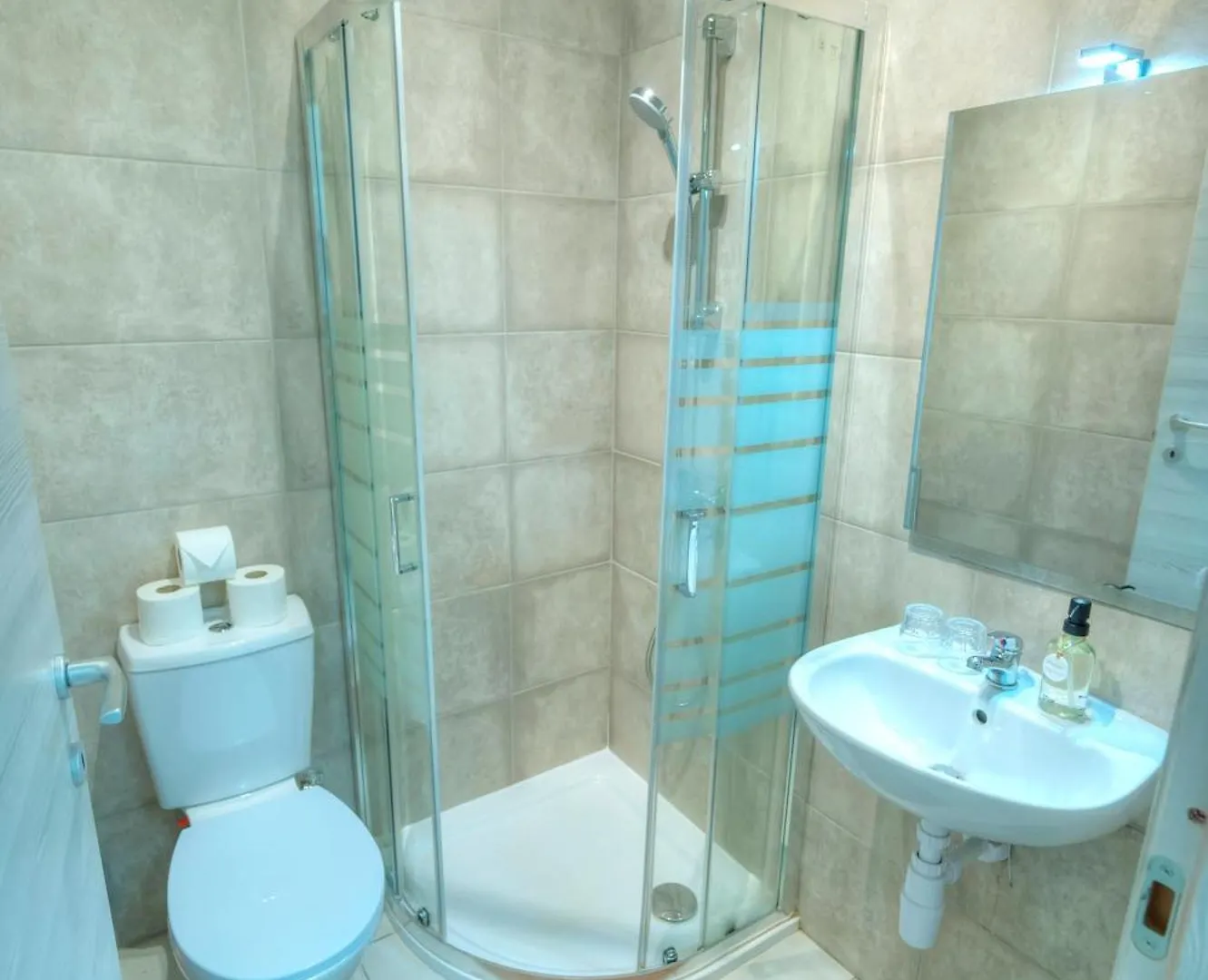 Seafront 2 Bedroom With Balcony & Jacuzzi Gogzr-6 Gzira Apartment